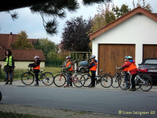 Belajar Bersepeda di jalanan