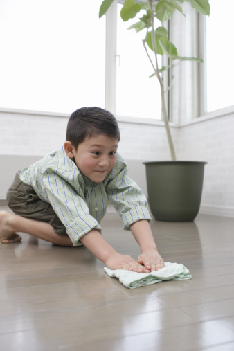 A boy cleaning up (Foto: gettyimages)