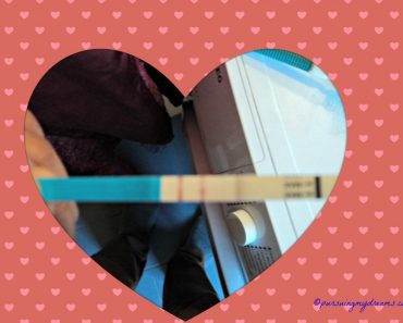 6 November 2013 Tes hasilnya kali ini Dua Garisnya berarti hamilll dongg yaa